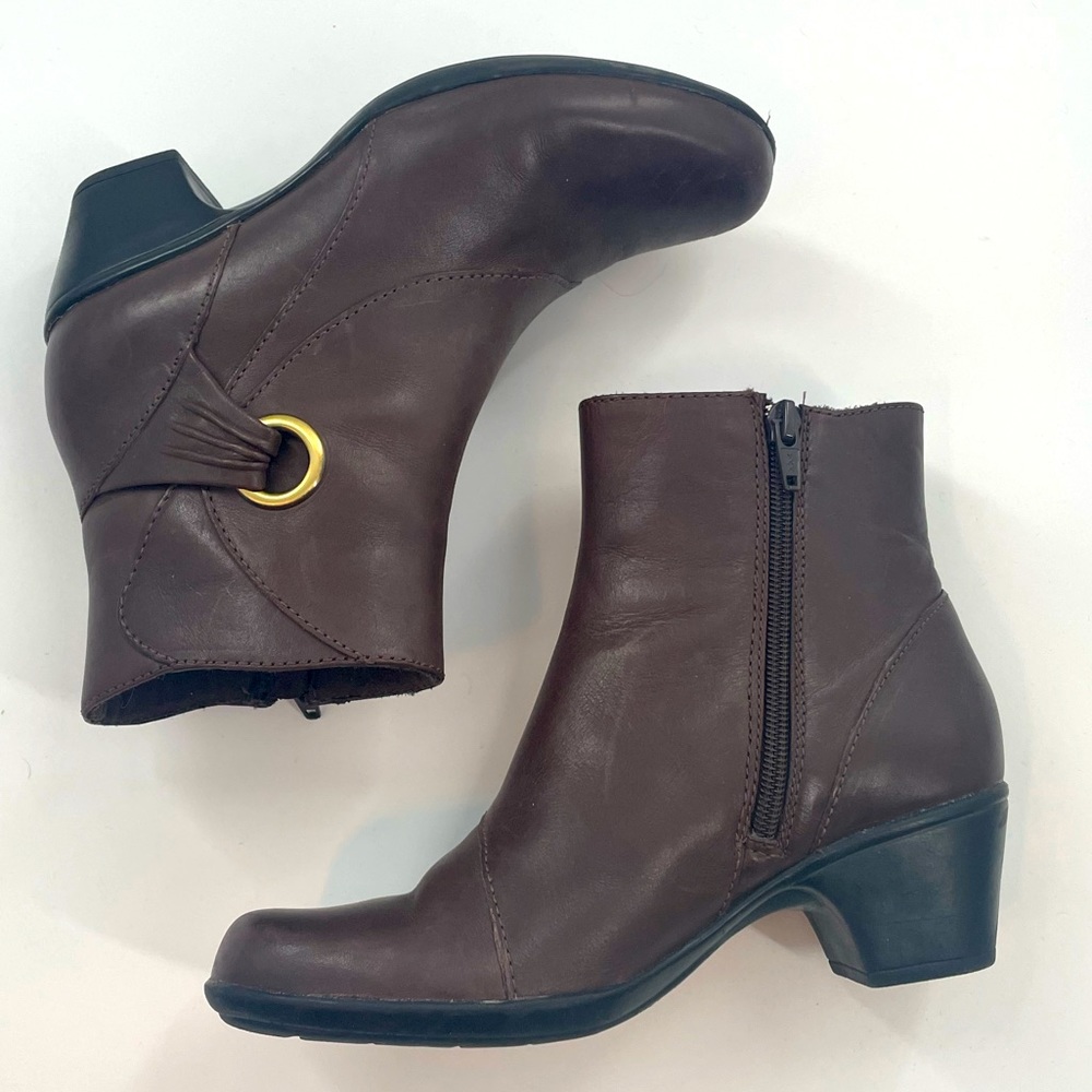 Clarks Chocolate Brown Leather Zip Up Low Heel Booties Comfort Shoes